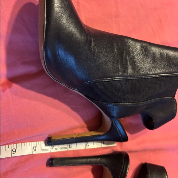 Vince Camuto, leather open toe and open back construction makes this a favorite - Picture 3 of 8